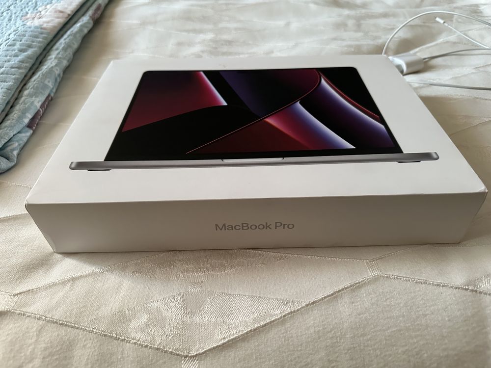 Продам новый Macbook pro M2 2023