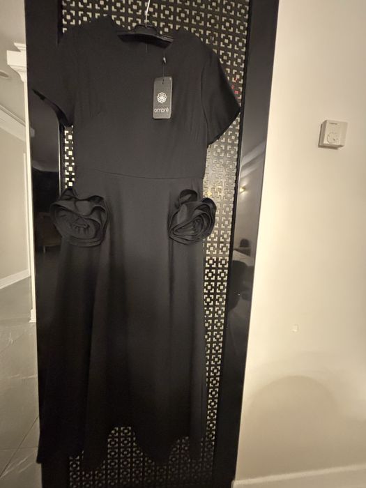 Rochie midi elegantă – nouă cu etichetă, croială modernă
