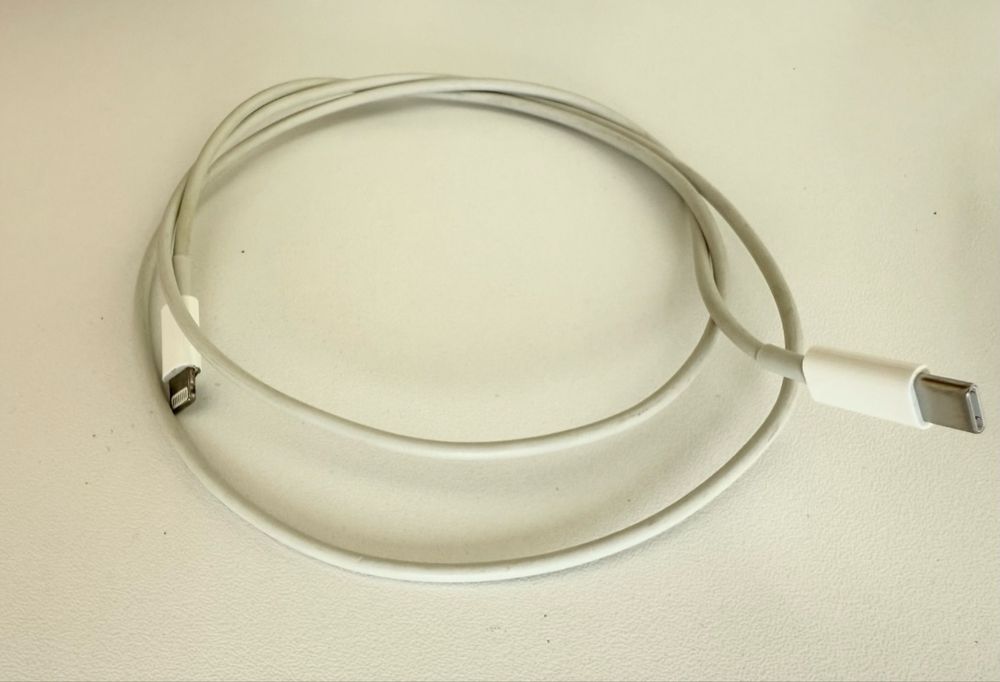 Кабел за зарежда Apple usb C към Lightning