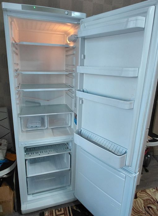 Продам 2х камерный холодильник