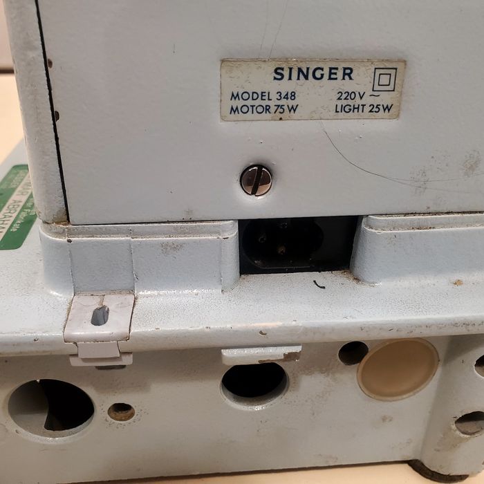 Vand masina de cusut electrica  Singer, cu valiza pt transport