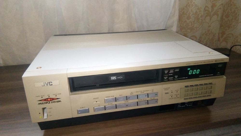 Видео рекордер JVC HR-7600ms VHS и SHARP VC-582N VHS