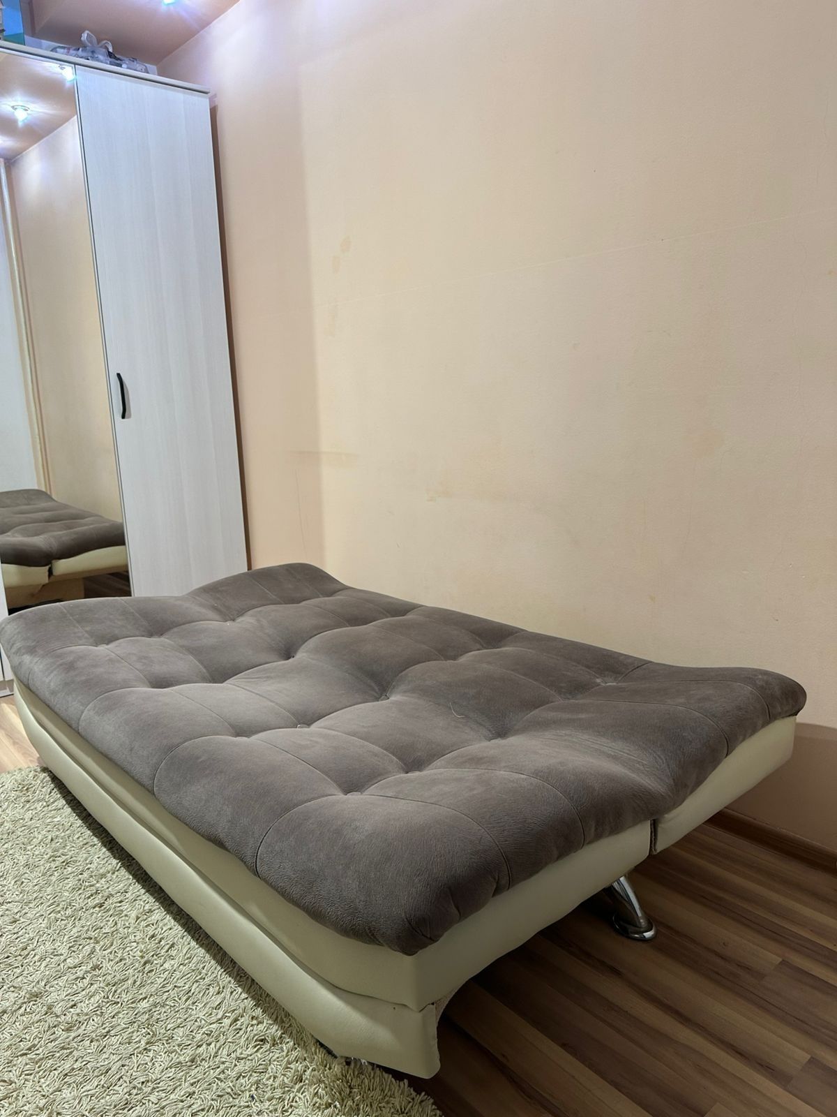 Продам диван+2 кресла

Удобные и