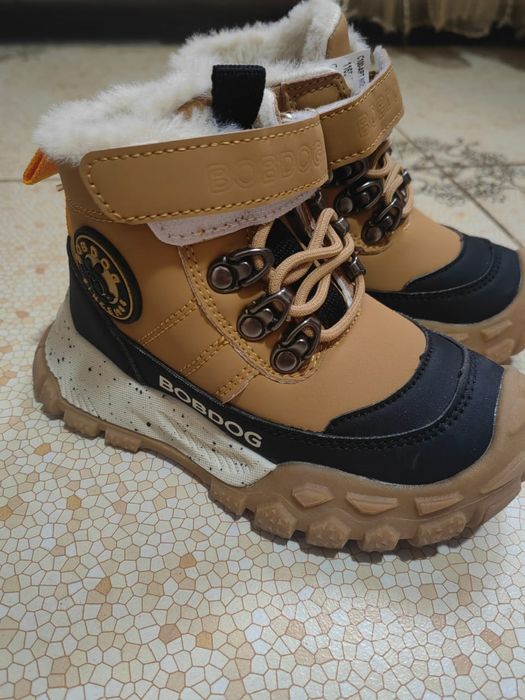 Продам зимнюю детскую обувь на мальчика 5-6 лет и девочку 7-8 лет, по