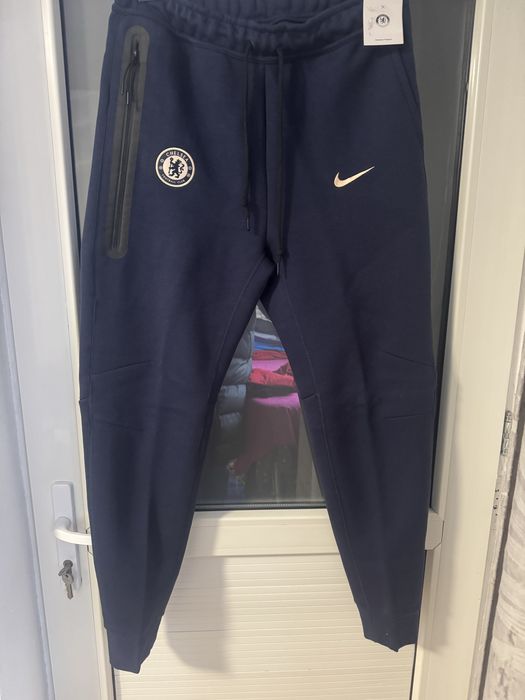 Pantaloni nike tech marimea M si L
