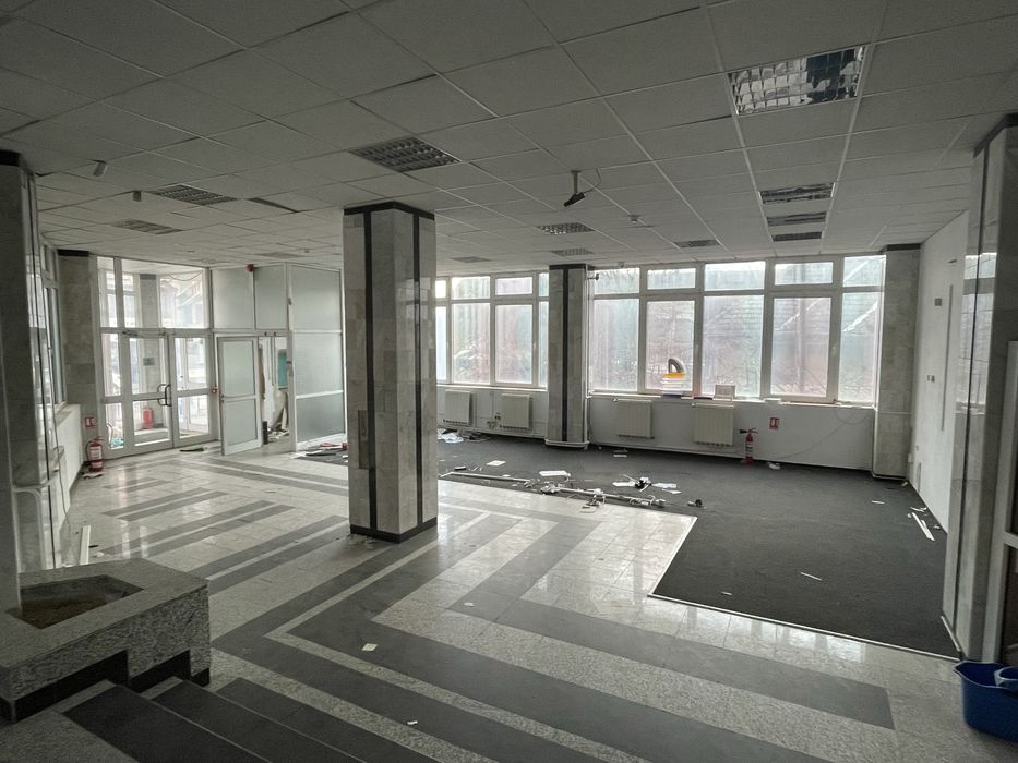 Vand spatiu comercial 1000 mp + teren