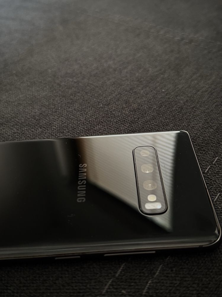 Samsung  Galaxy S10 +