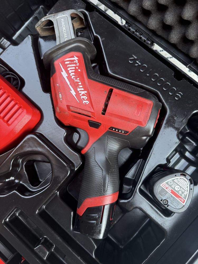 Акумулаторен безчетков саблен трион Milwaukee M12CHZ-0, 12 V