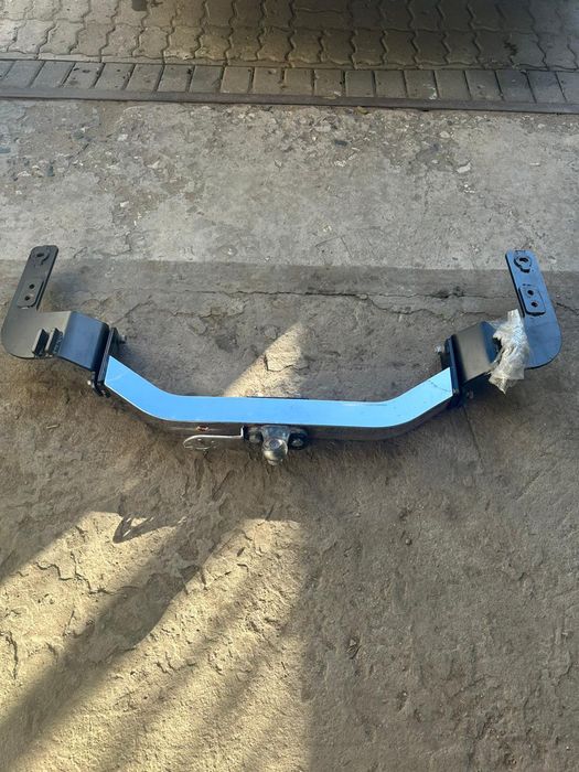 Фаркоп на Ленд крузер 200