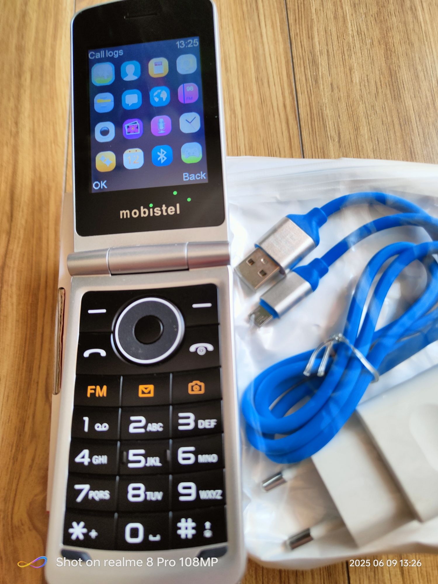 Super telefon cu clapeta.