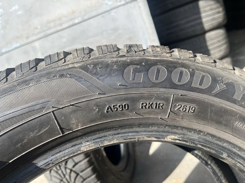2 бр. зимни гуми 185/60/15 GoodYear DOT 2619 6,5 mm