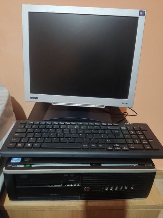 Calculator HP Compaq elite 8300 SFF + Monitor + tastatură