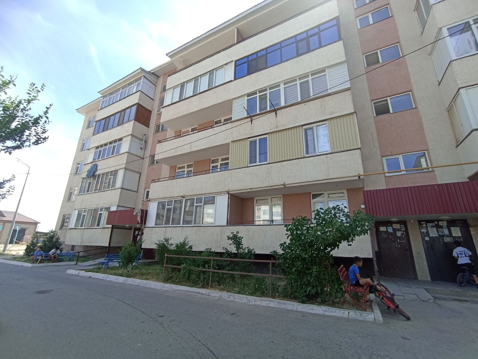 2хкомн кварт, 2 эт, мкр Арай2