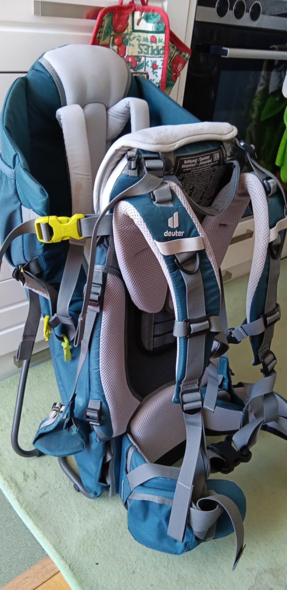 Продавам раница за носене на дете , Deuter kid comfort 1 plus