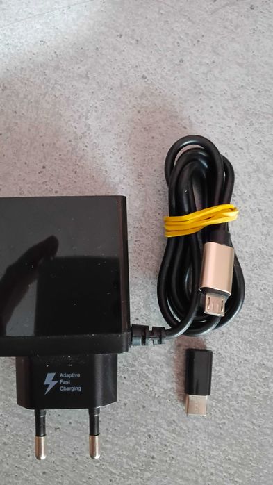 incarcator fast charging 3 USB, 1 micro USB cu adaptor la tip C