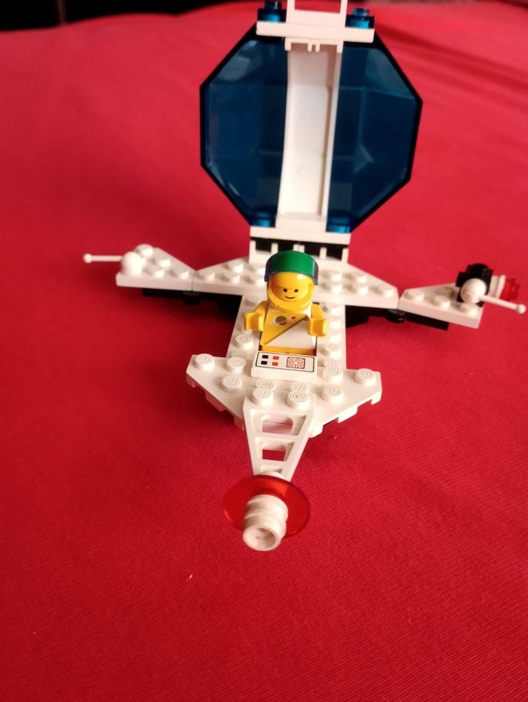 Лего космически кораб.