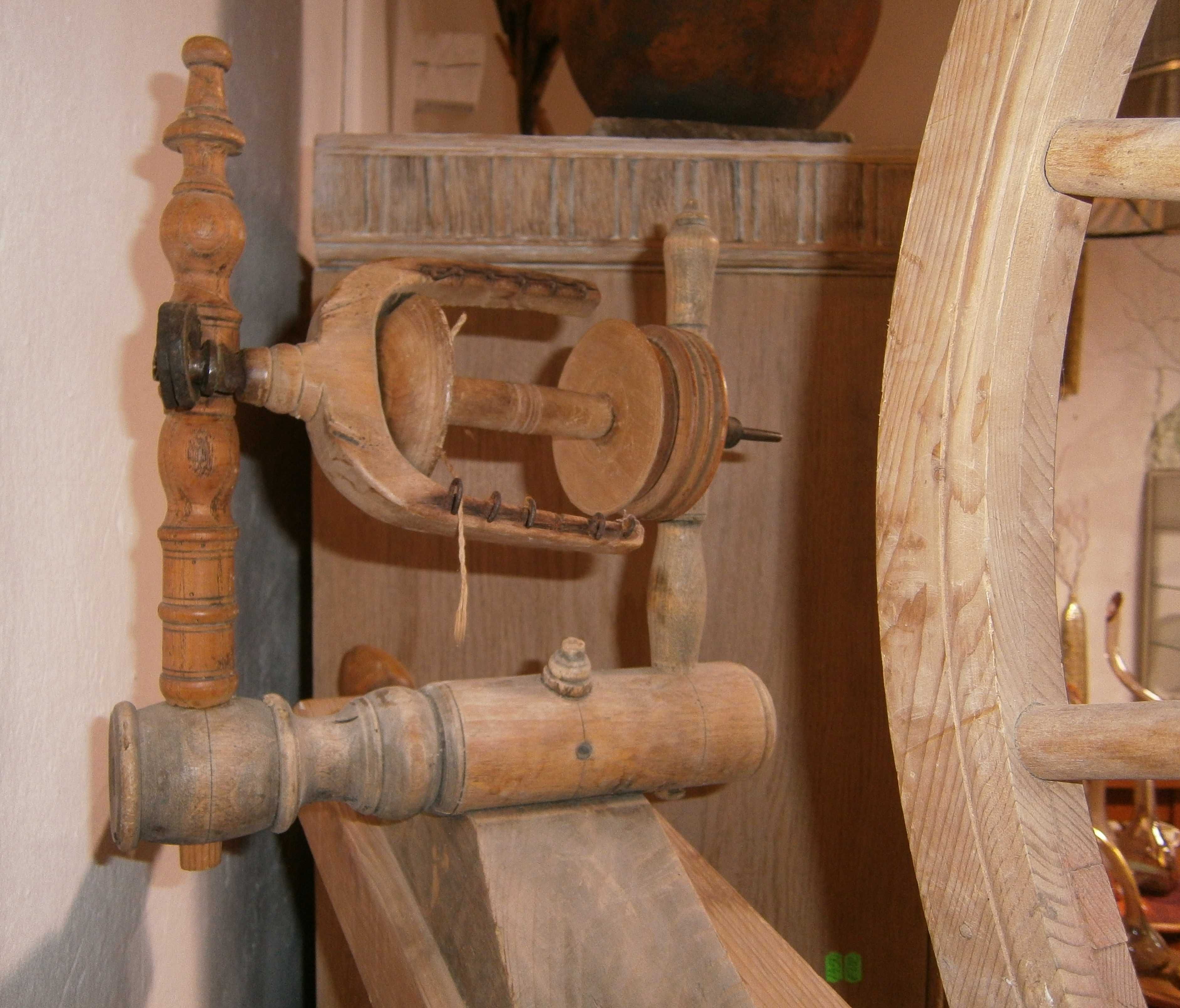 Fuior de tors lana vechi din lemn (Obiect decor rustic/Recuzita)