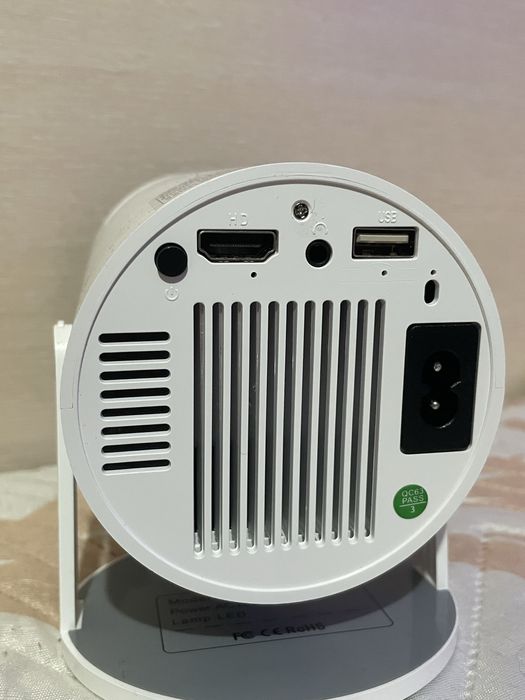 Wifi проектор с звук и дистанционно