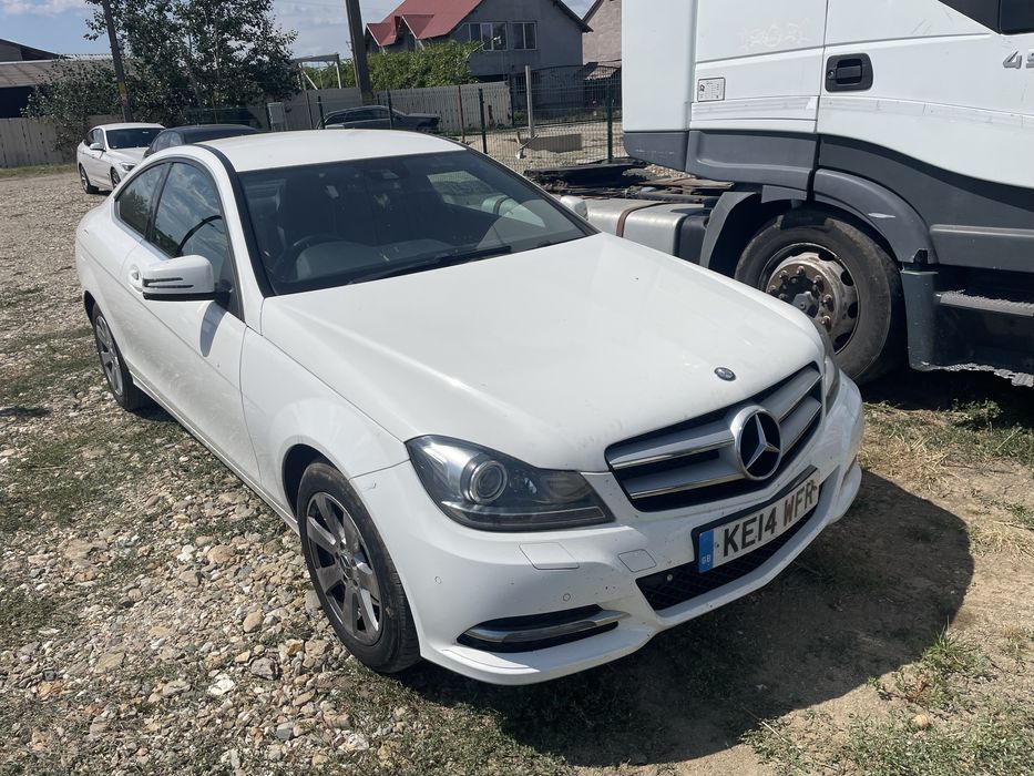 Aripa stanga / dreapta Mercedes w204 c class , culoare alb