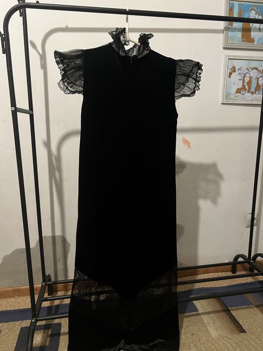 Платья вечерние. В отличном состоянии. Распродаю в связи с переездом.