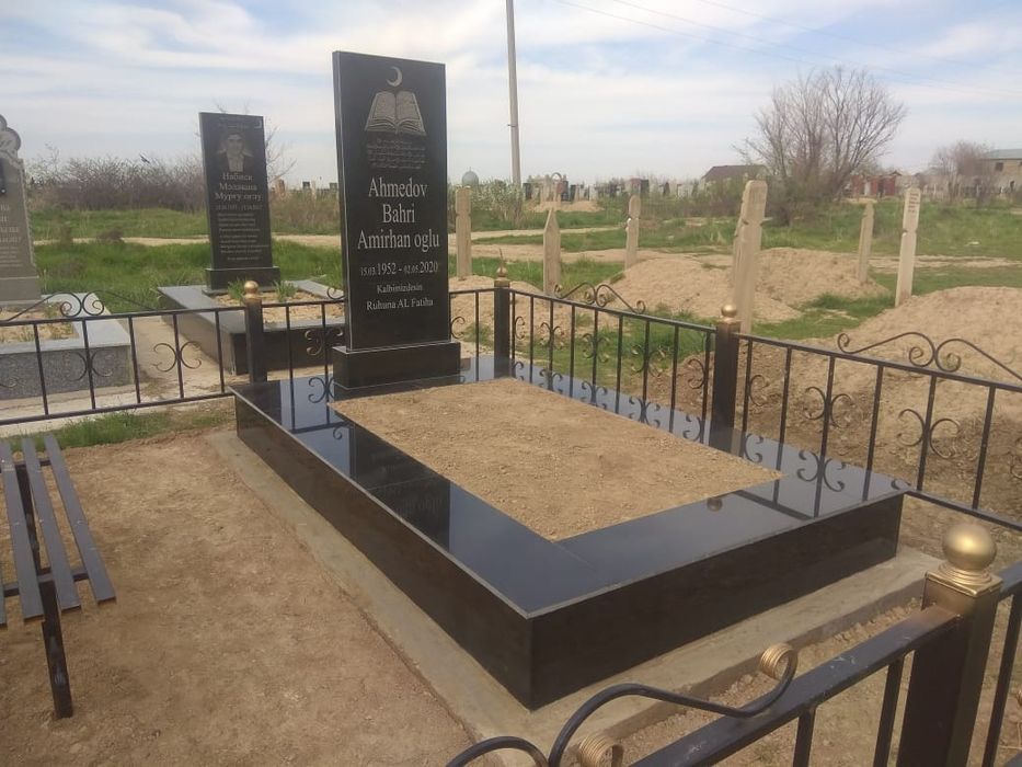 Ең арзан бағада көк тастар, памятниктер