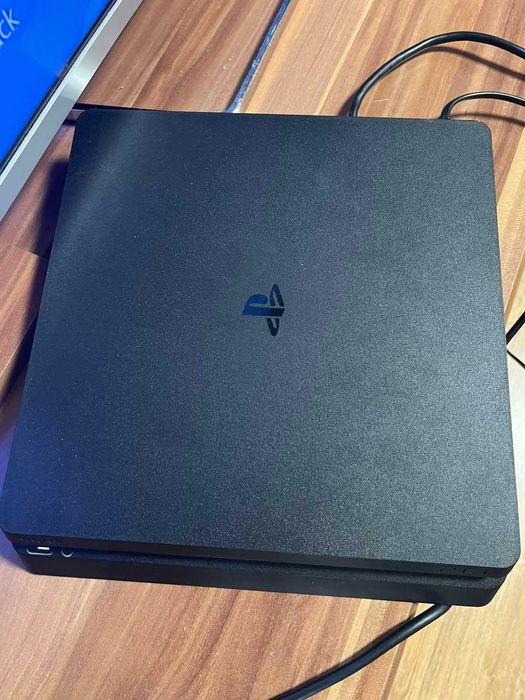 Play Station 4 slim/Плей стейшън 4 слим