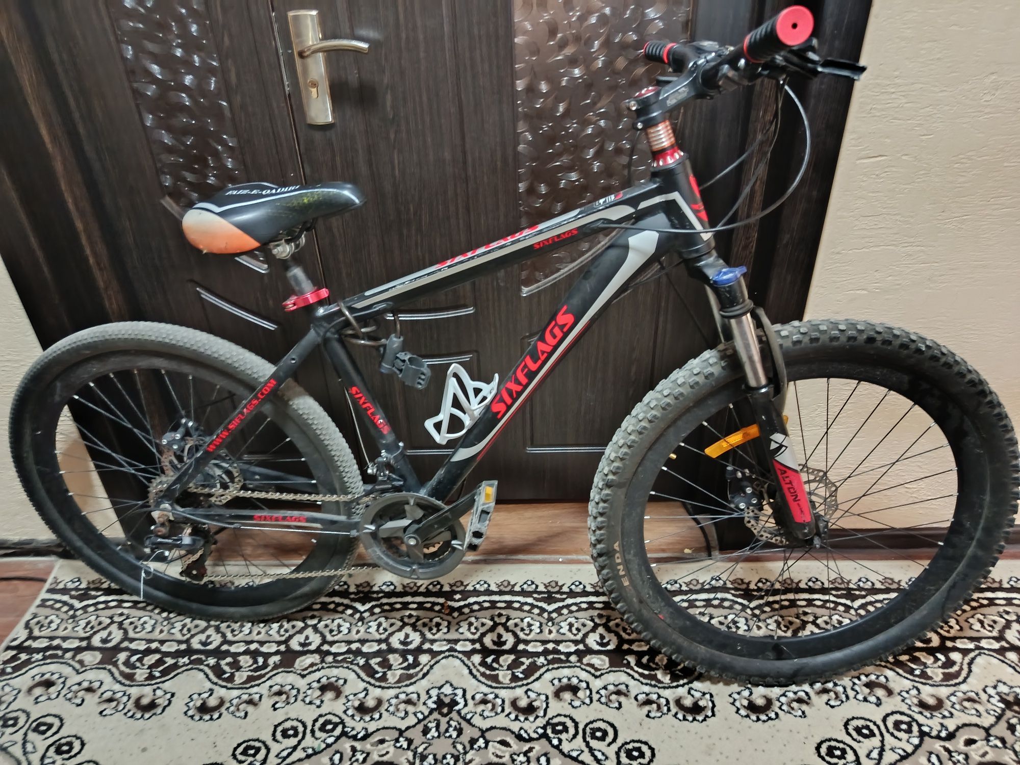 Velosiped 22talik arendaga beriladi, kunlik 10.000 soʻmdan. Holati yax