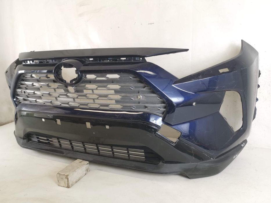 Предна броня Тойота РАВ4 5 [ - ] Оригинална В добро състояние Toyota R