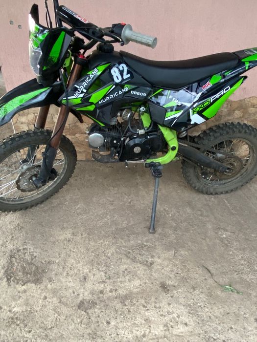 Vând cross 125 + casca