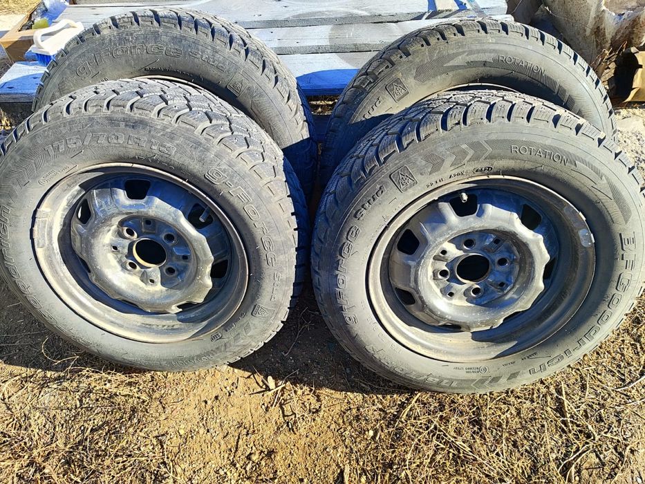 Продам титанки с зимнями шинами