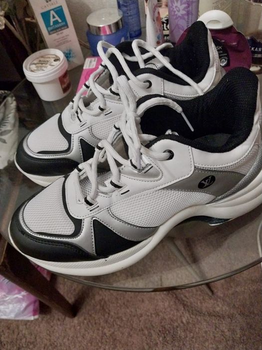 Кроссовки белые женские