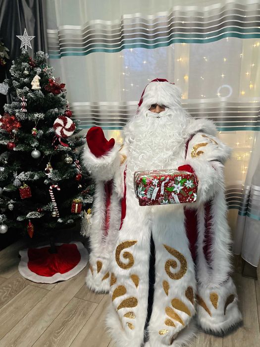 Mos Craciun, Spiridusi, Mascota Grinch