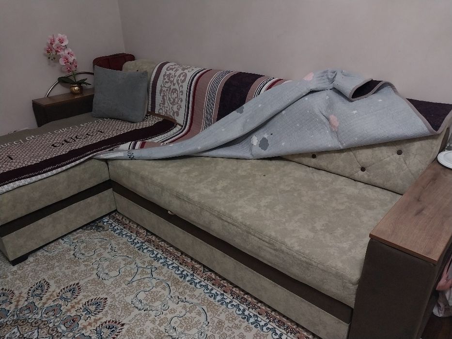 Диван уголок  раскладной .