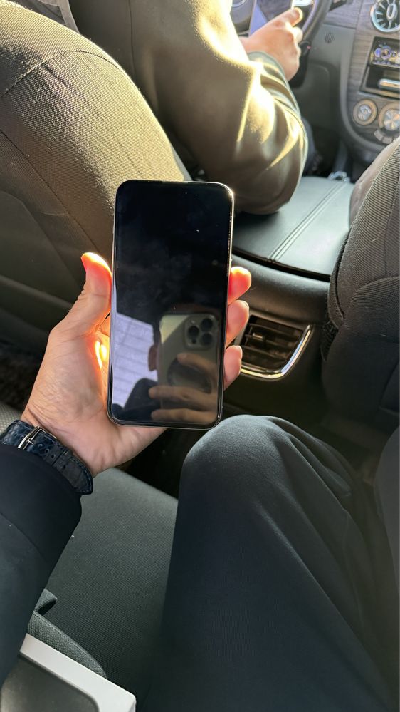 Iphone 15 pro max………………..