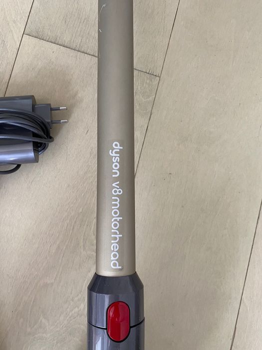 Dyson V8 motorhead