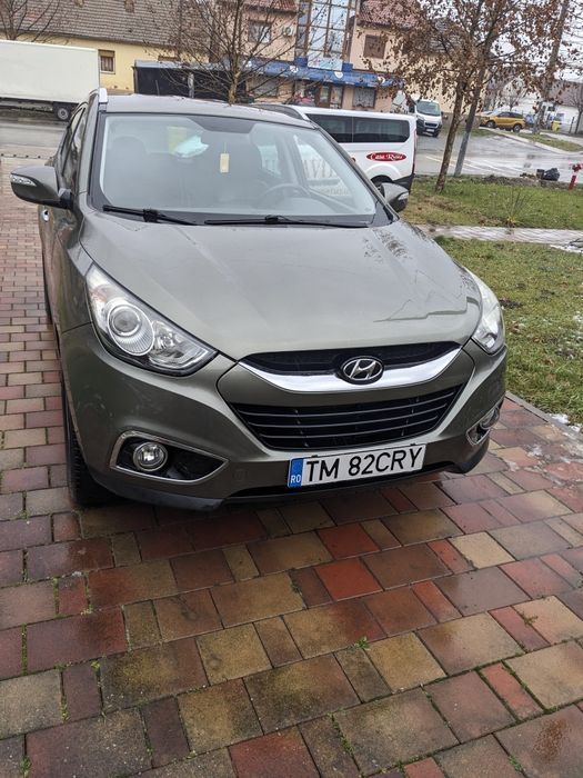Vind Hyundai ix 35 an fabricație 2011 cu 227000 km  motor 2000 cm dies