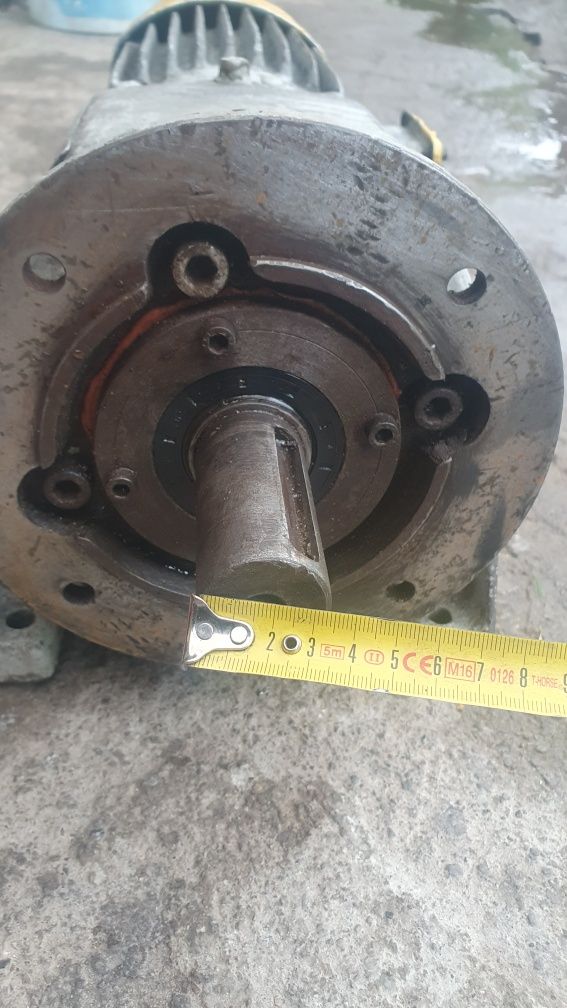 Motor cu reductor de mare forță la 380v. sau 220v.
