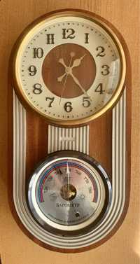 Стар часовник с барометър Феникс