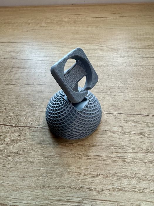 Премиум стойка за Apple Watch – стабилна и еко изработка