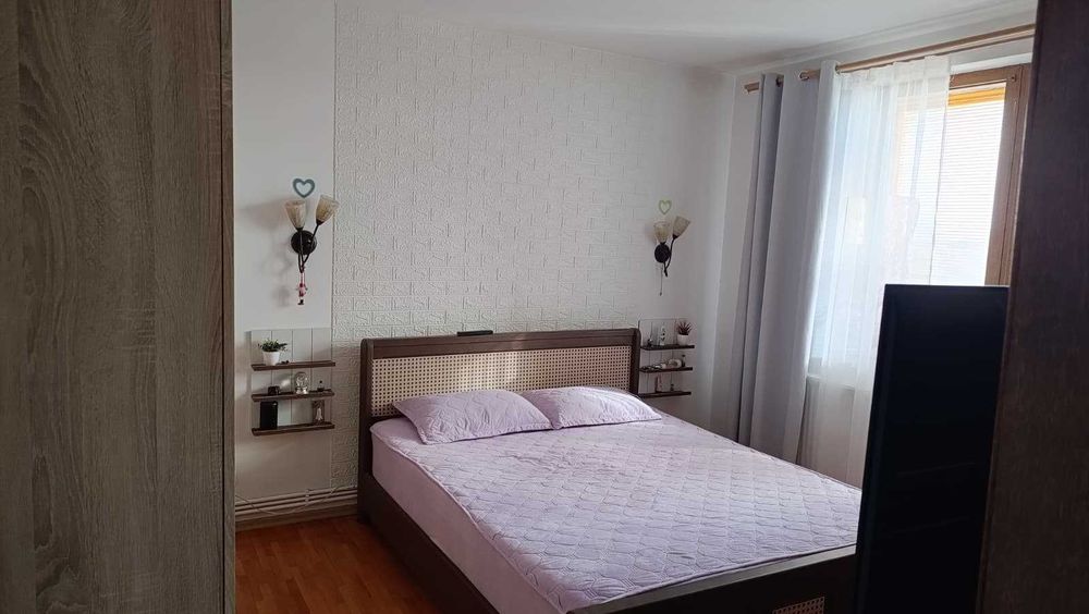 Închiriez apartament 3 camere, Bd. Eroilor blocul cu Baroul de avocati