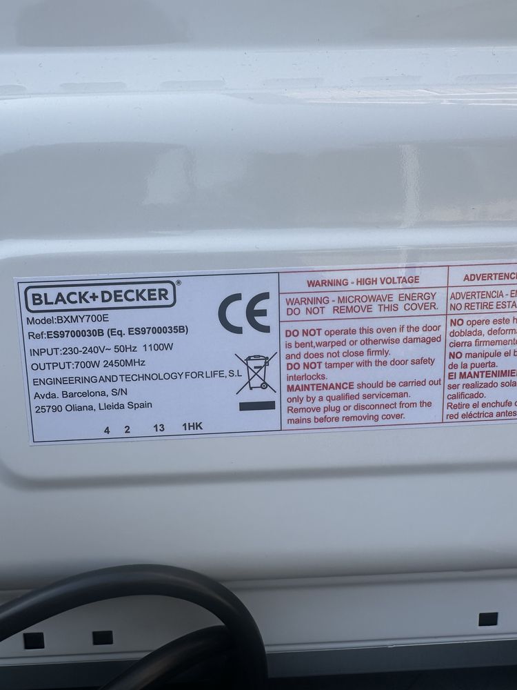 Микровълнова Black Decker BXMY700E 700.0 W, 20.00 L