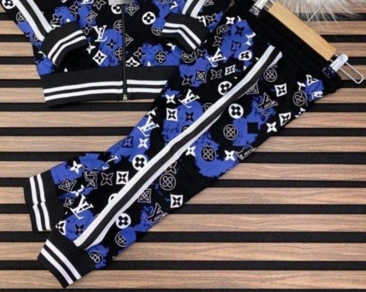 Compleu copii LouisVuitton, sezonul rece super model,varsta 4-17ani