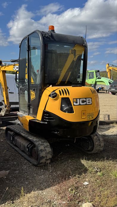 Inchiriez excavator 3/16 tone + basculanta