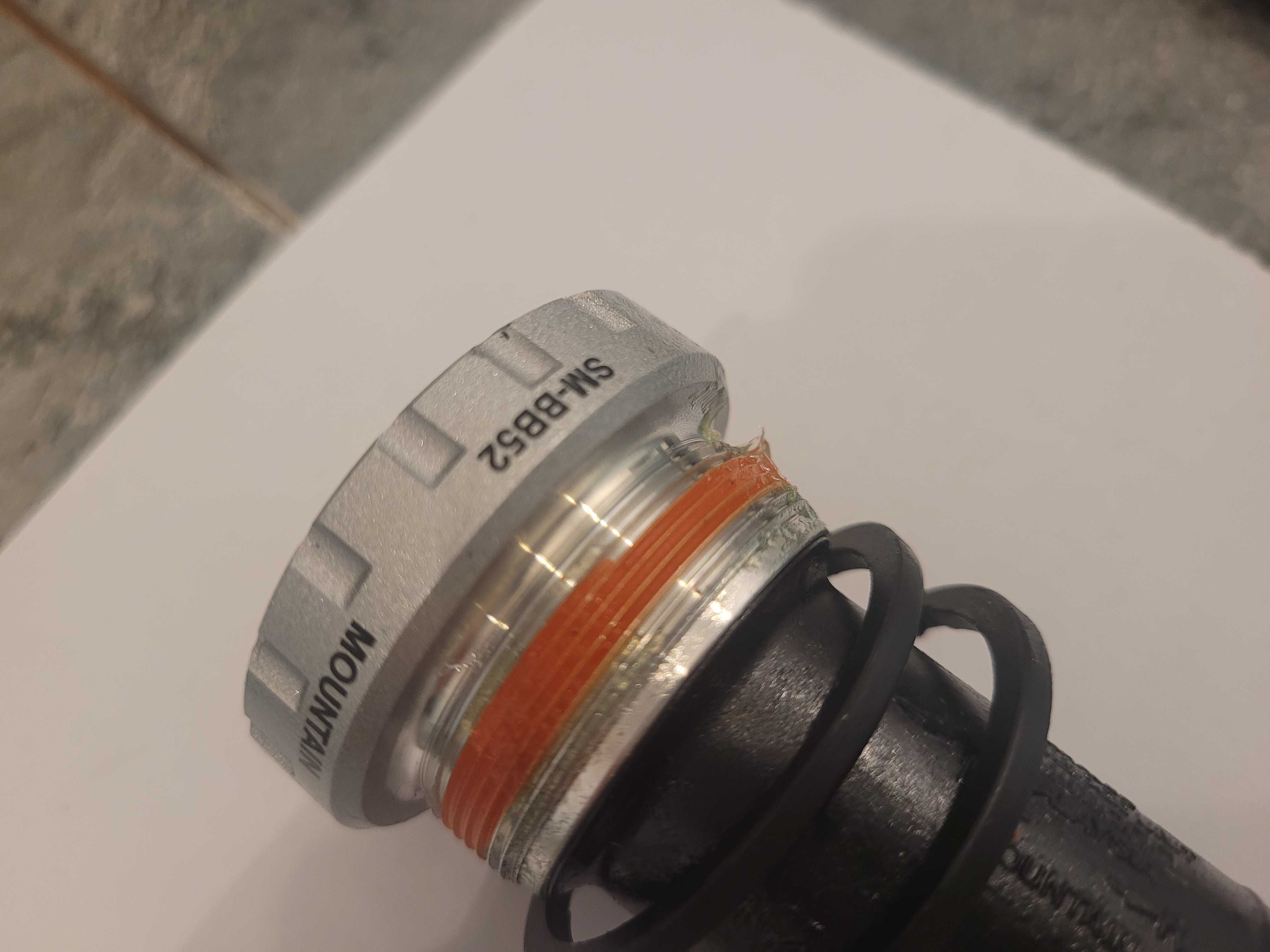 monobloc pe rulment Shimano Deore BB52 Hollowtech ll - Nou