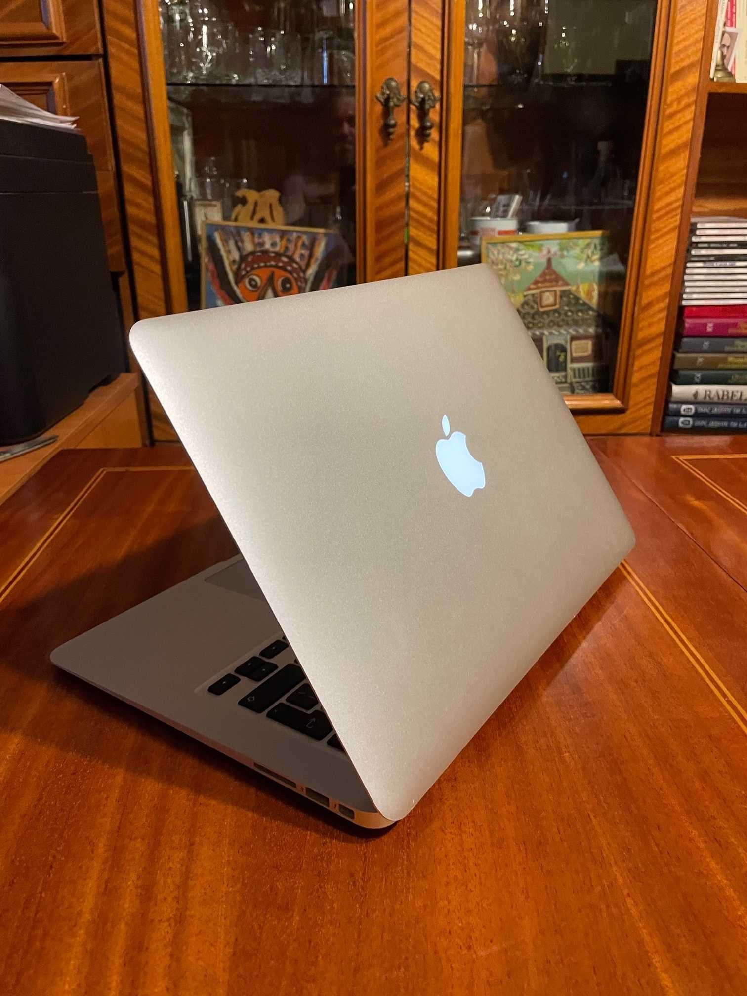 Laptop Apple MacBook Air (OS High Sierra 2015), 13 inch 8GB - 1250 lei