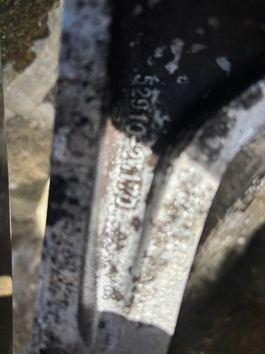 Продавам оригинални джанти с добри гуми за джип Хюндай 5x114,3.