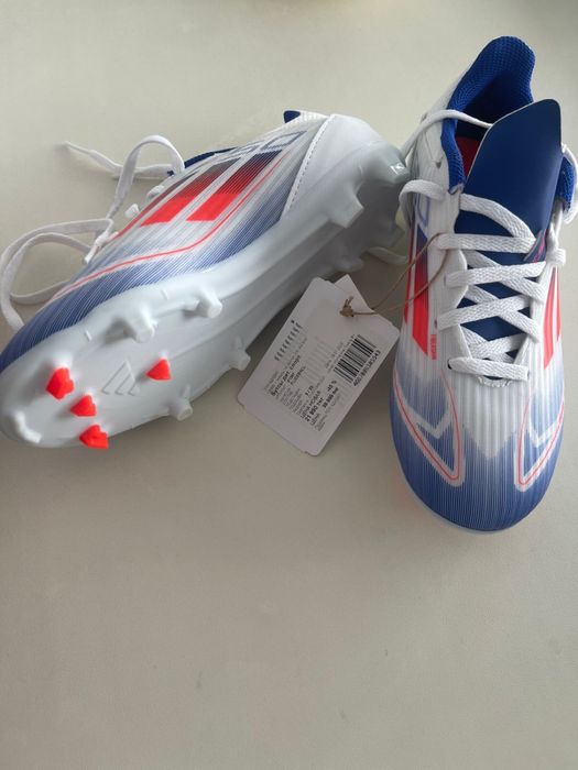 Продам бутсы Адидас оригинал