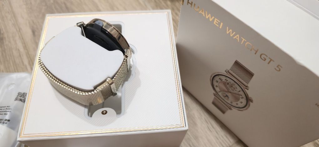 Huawei watch gt 5 gold 41mm.