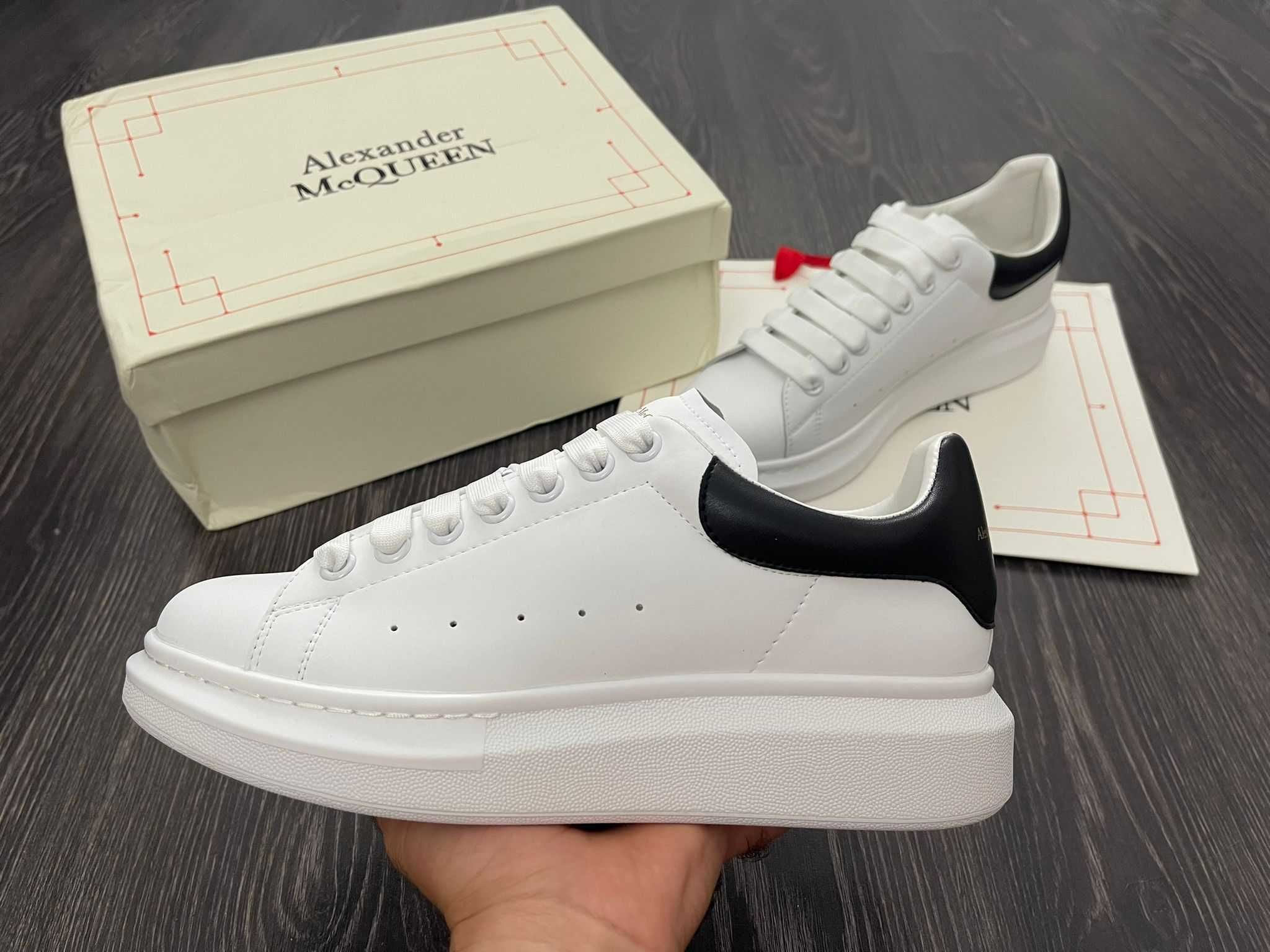 Alexander McQueen l Colet cu verificare