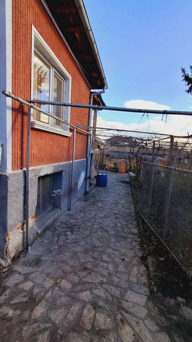 Дава се под наем Къща в Симеоновград - 80 кв.м за 35000 € - Снимка #2